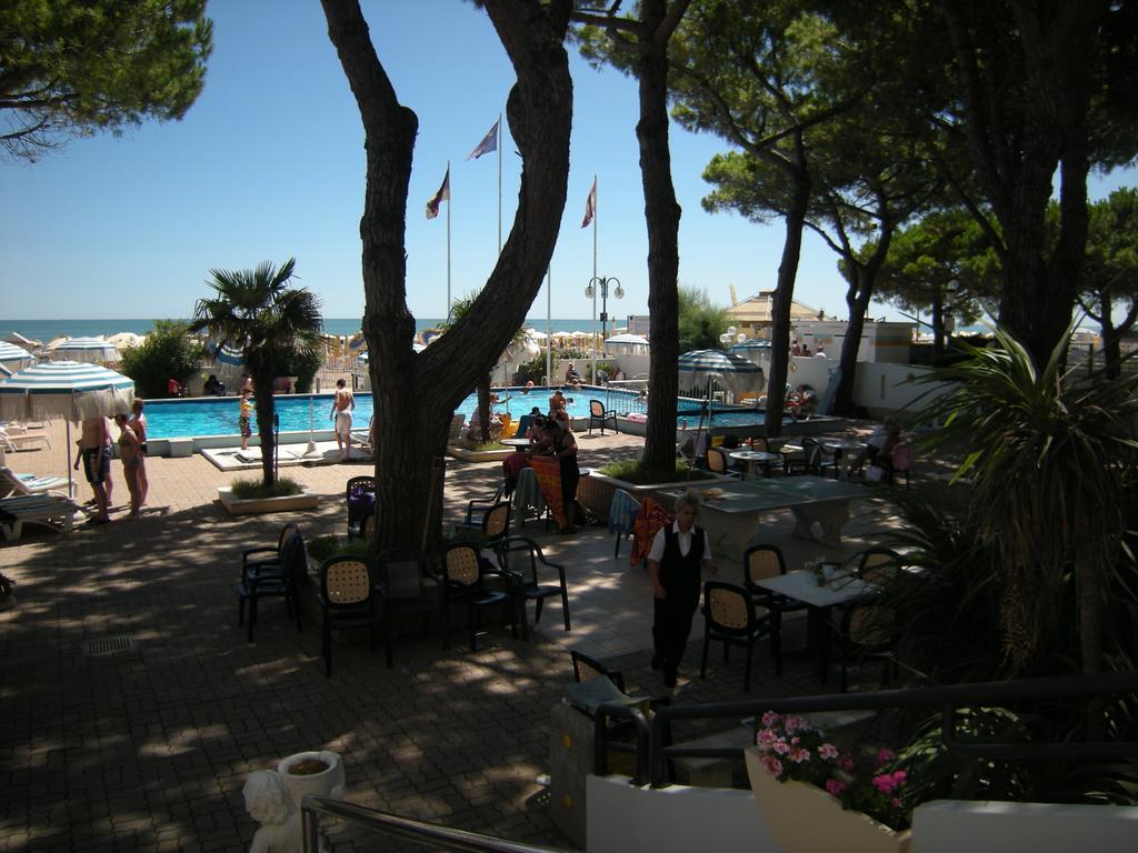 Hotel Ambasciatori Palace Lido di Jesolo Dış mekan fotoğraf